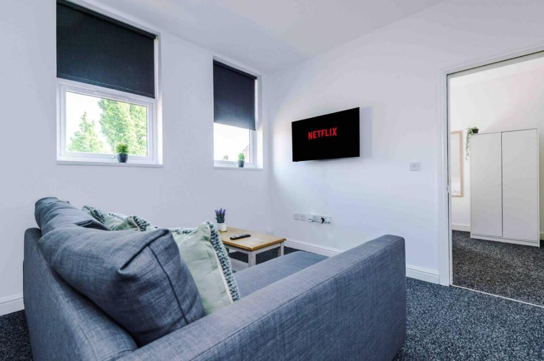 Spacious One-Bedroom Apartment In Saint Helens St Helens  Exterior photo