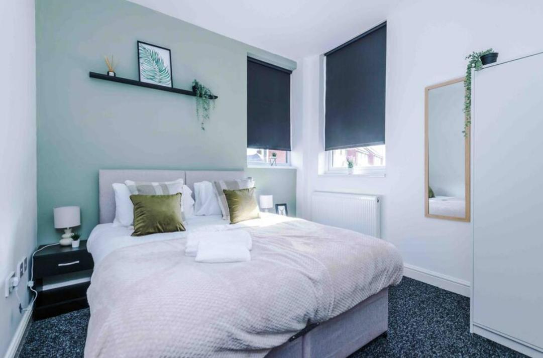 Spacious One-Bedroom Apartment In Saint Helens St Helens  Exterior photo