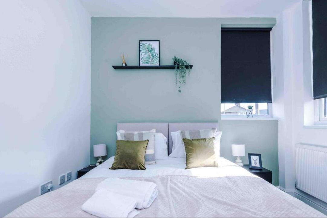 Spacious One-Bedroom Apartment In Saint Helens St Helens  Exterior photo